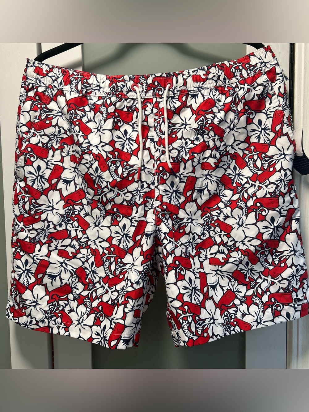 NWT Vineyard Vines Men’s Swimming Suit Flowers Red/White Size Medium